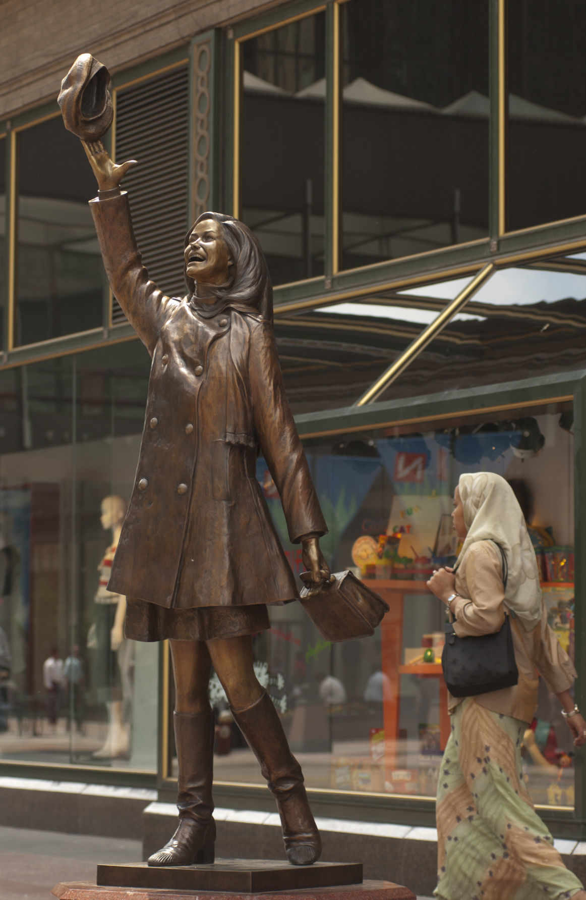 Mary Tyler Moore statue